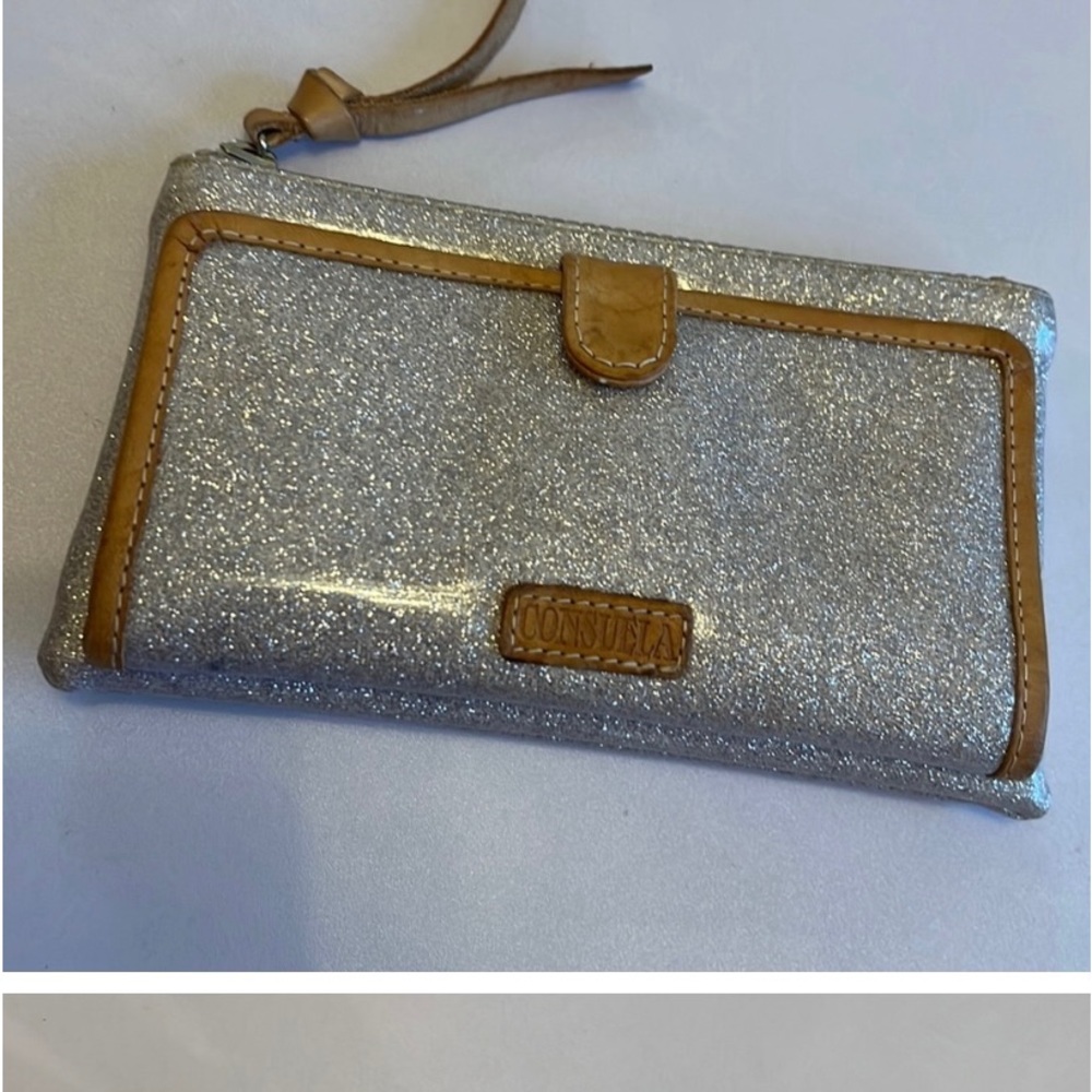 Consuela Wallet
